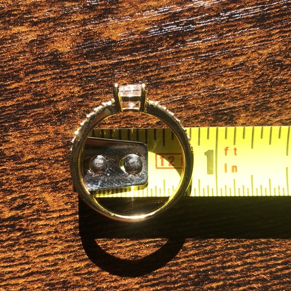 BOGO NWOT Costume jewelry ring, size 8 - Picture 3 of 3